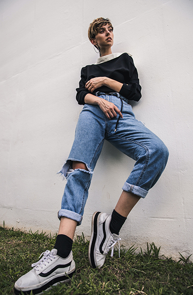 women-flared-mid-rise-slash-knee-stretchable-jeans-2